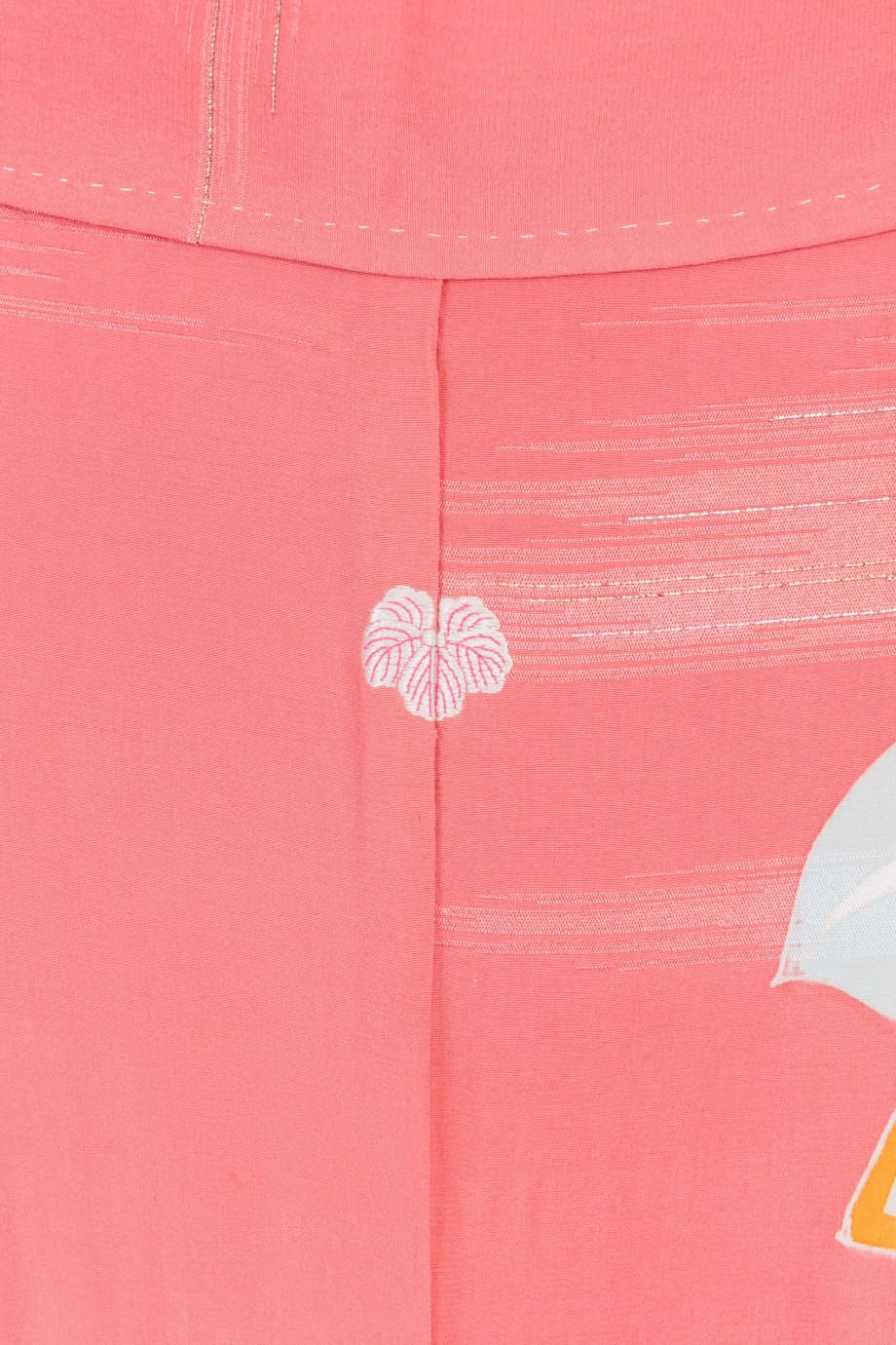 【袴レンタル】卒業式 | ピンクの綸子に漆が織り込まれた吉祥柄の着物