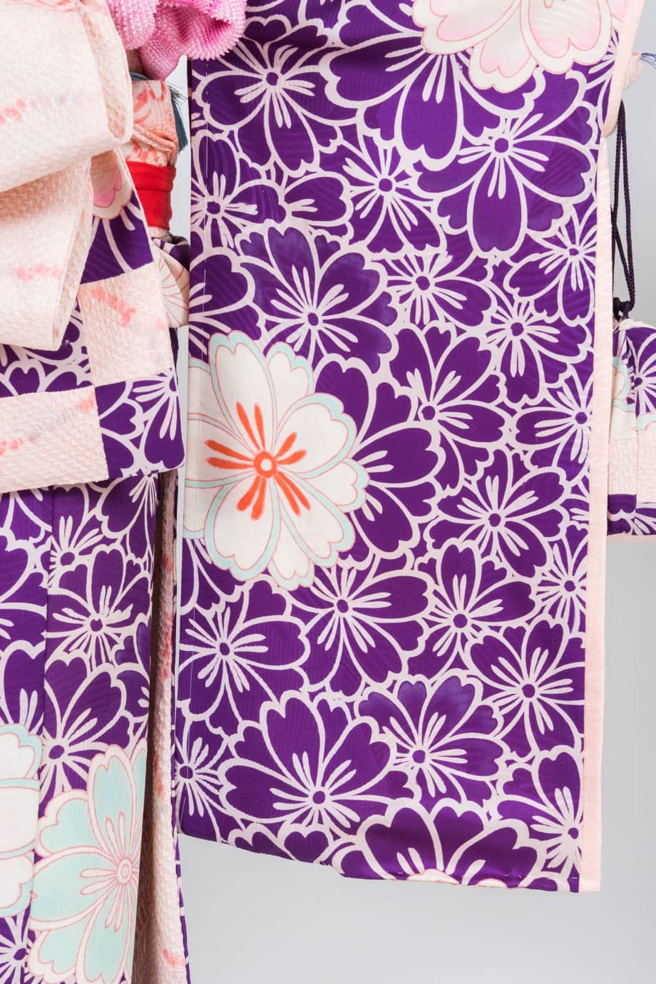 【七五三着物レンタル】紫地にピンクとブルーの桜が満開の七歳祝着