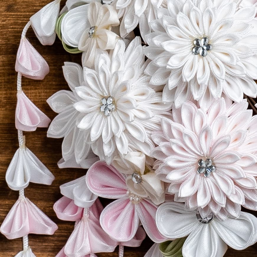 菊・梅・藤の淡色が可憐な京都のつまみ細工のかんざし