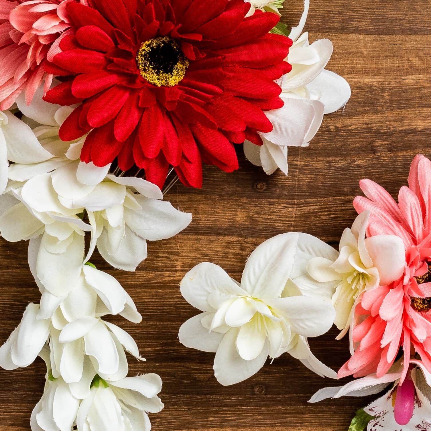 ガーベラと胡蝶蘭の生花のような造花かんざし