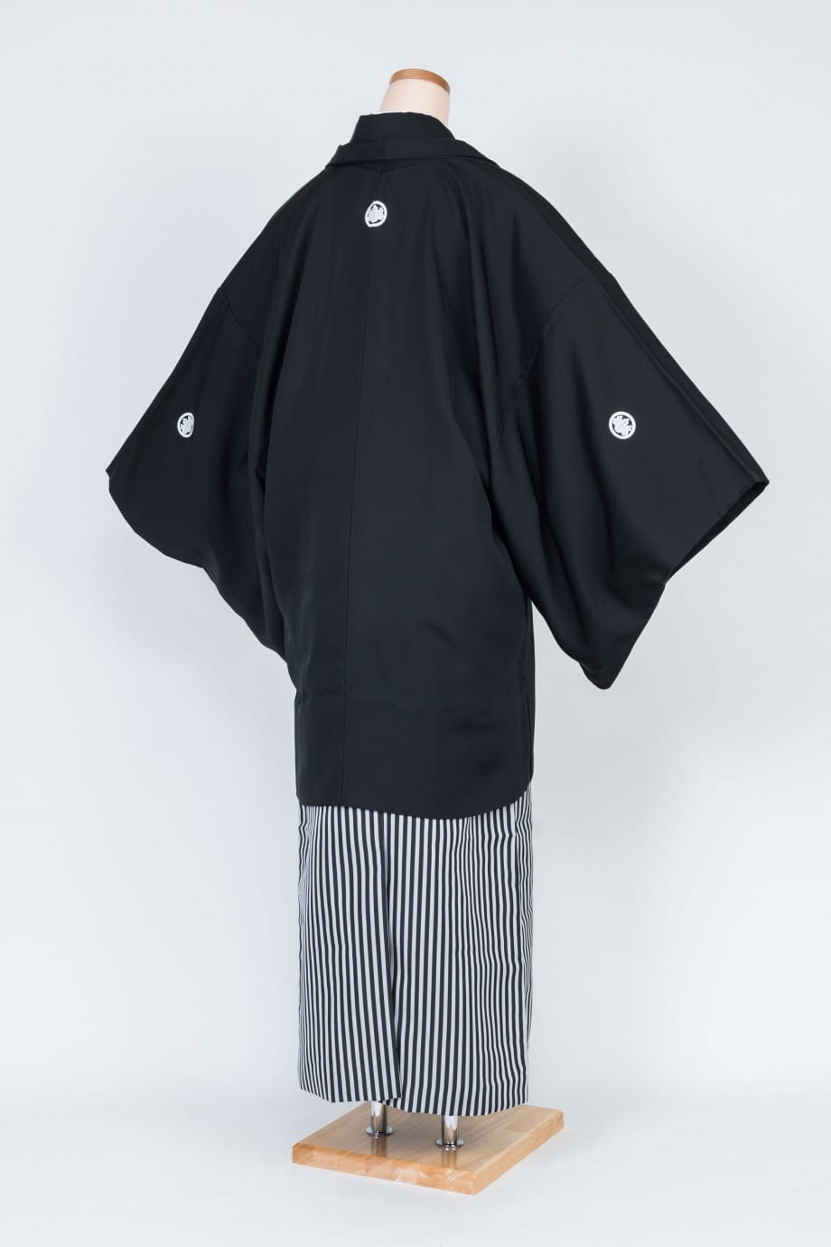 【男性着物レンタル】正統派の黒紋付羽織袴・第一礼装