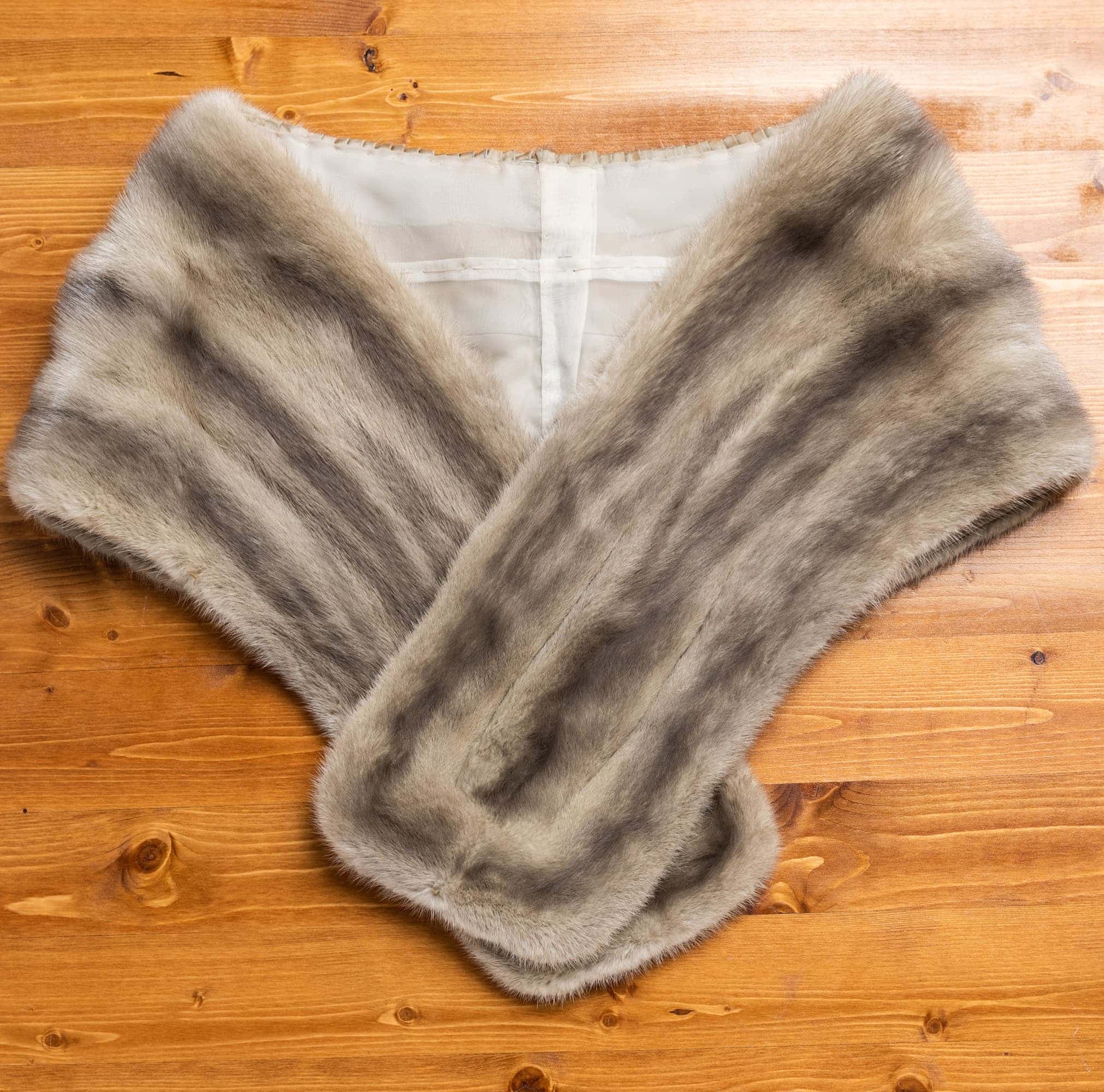 茶色とベージュの縞のショール