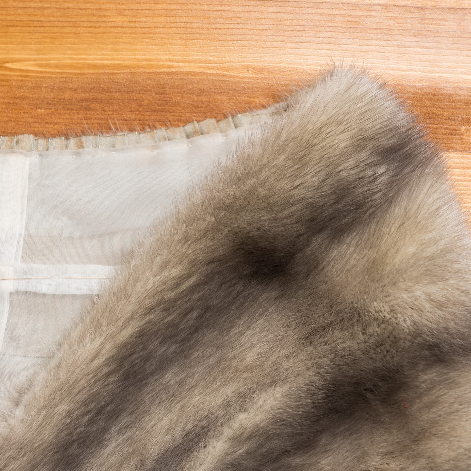 茶色とベージュの縞のショール