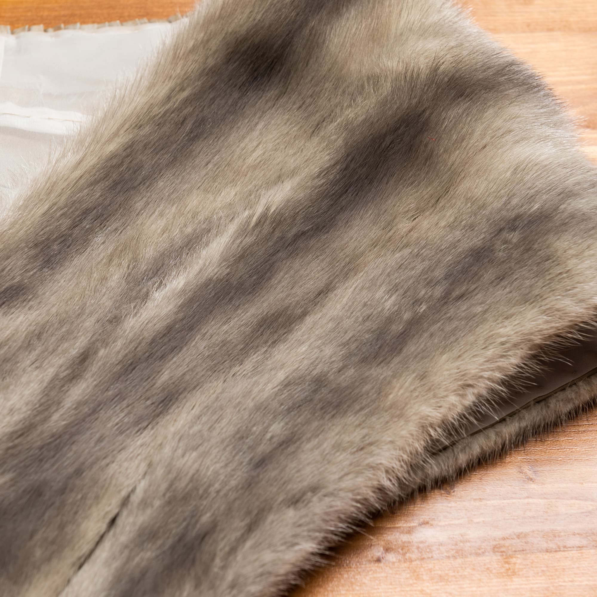 茶色とベージュの縞のショール