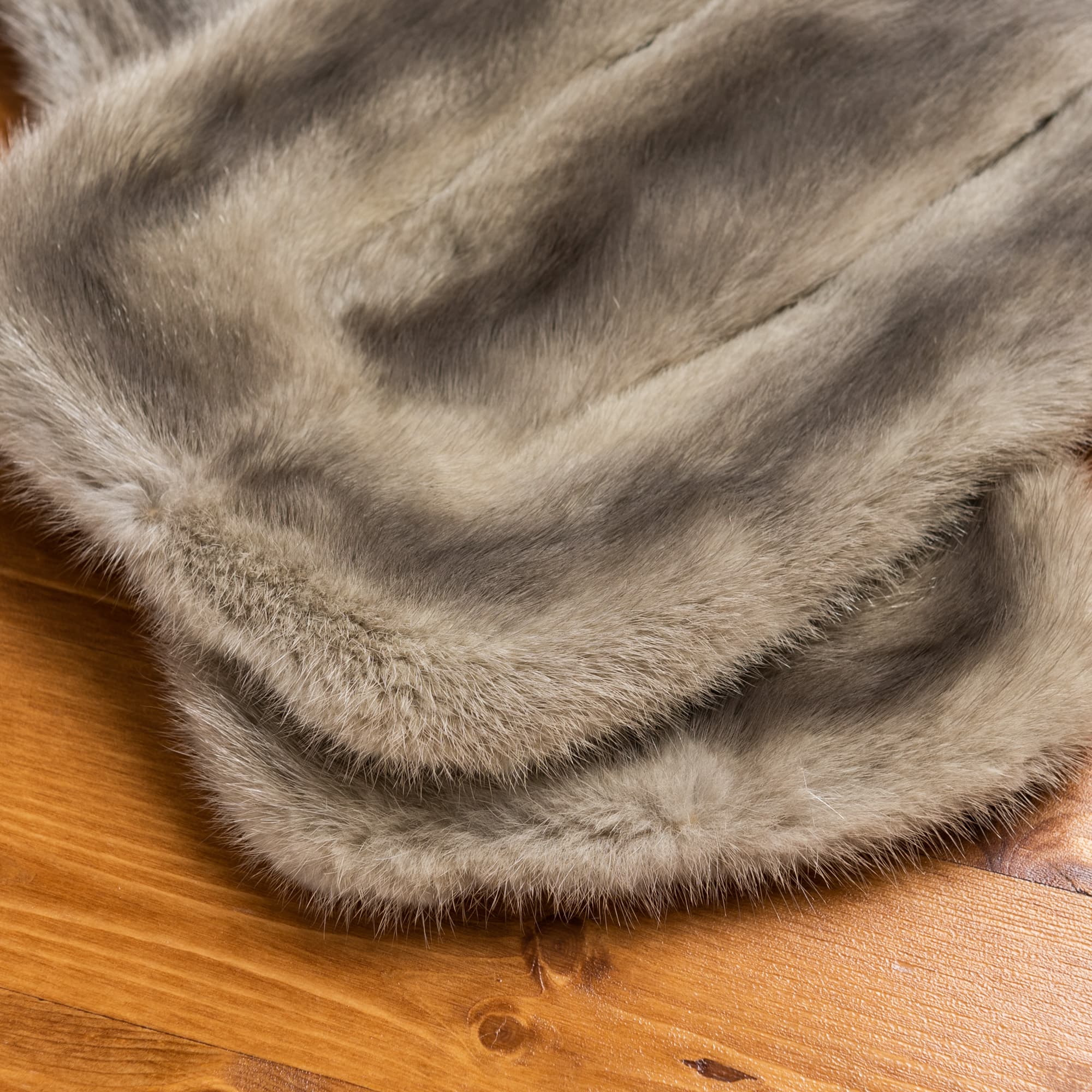 茶色とベージュの縞のショール