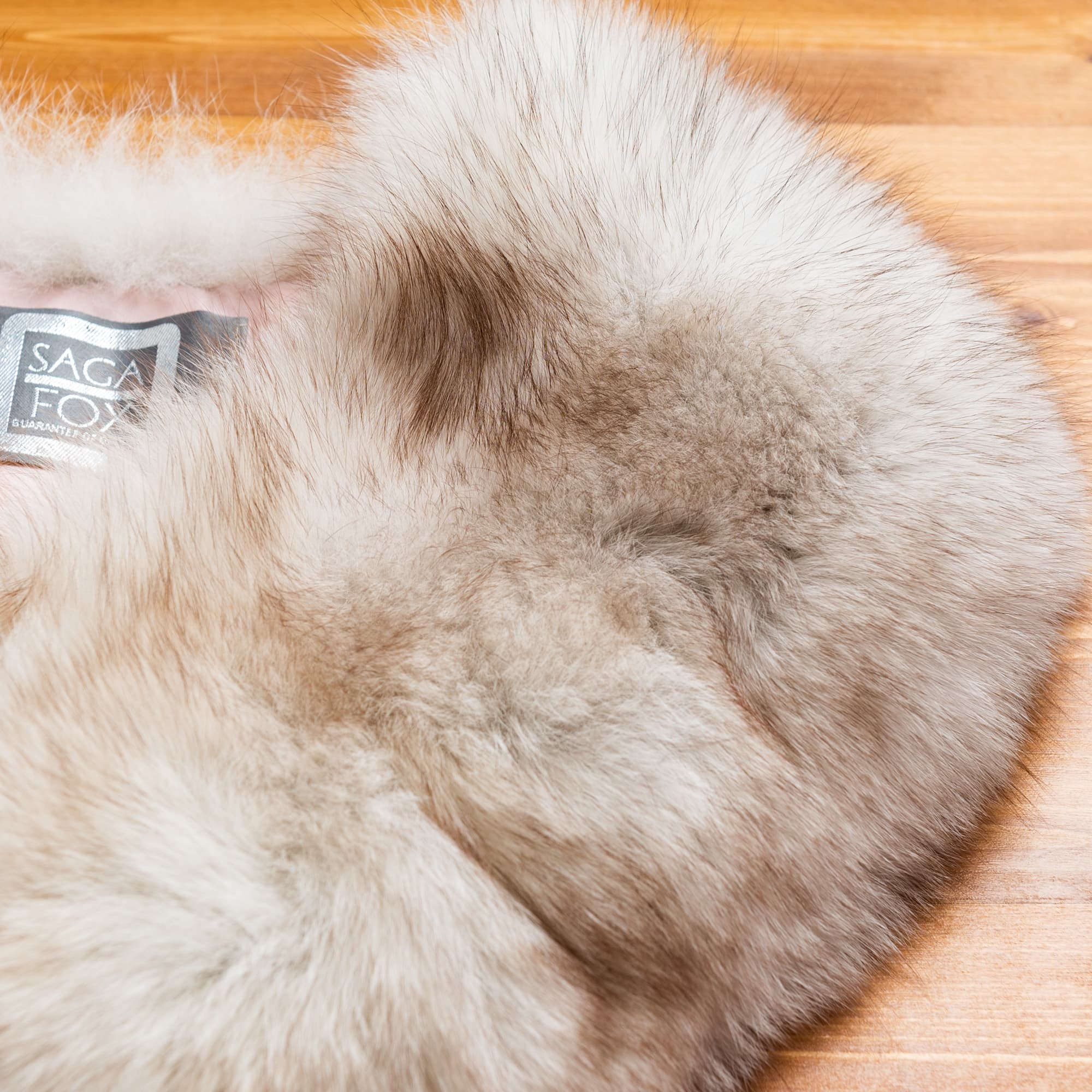 ベージュと茶色のまだら模様のショール