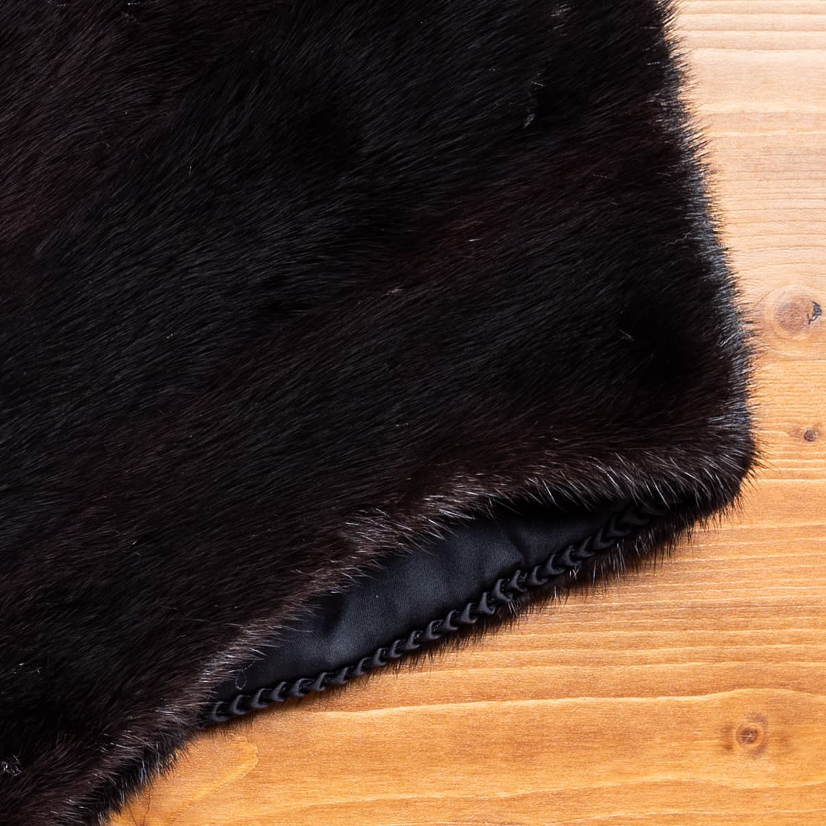 貫禄ある黒のショール
