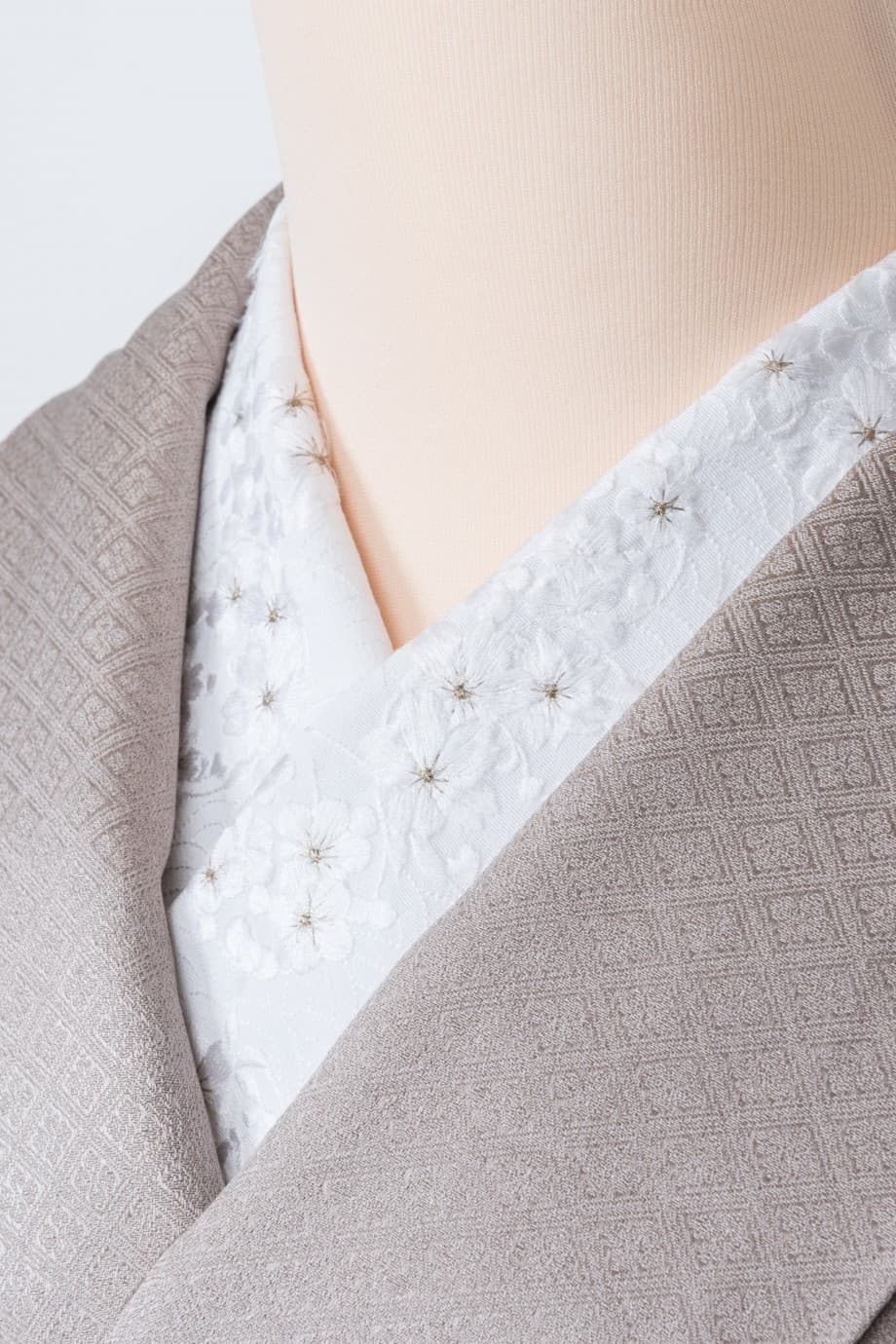 【留袖レンタル】婚礼・結納 | スイートグレー地に鳳凰や橘の一つ紋付色留袖