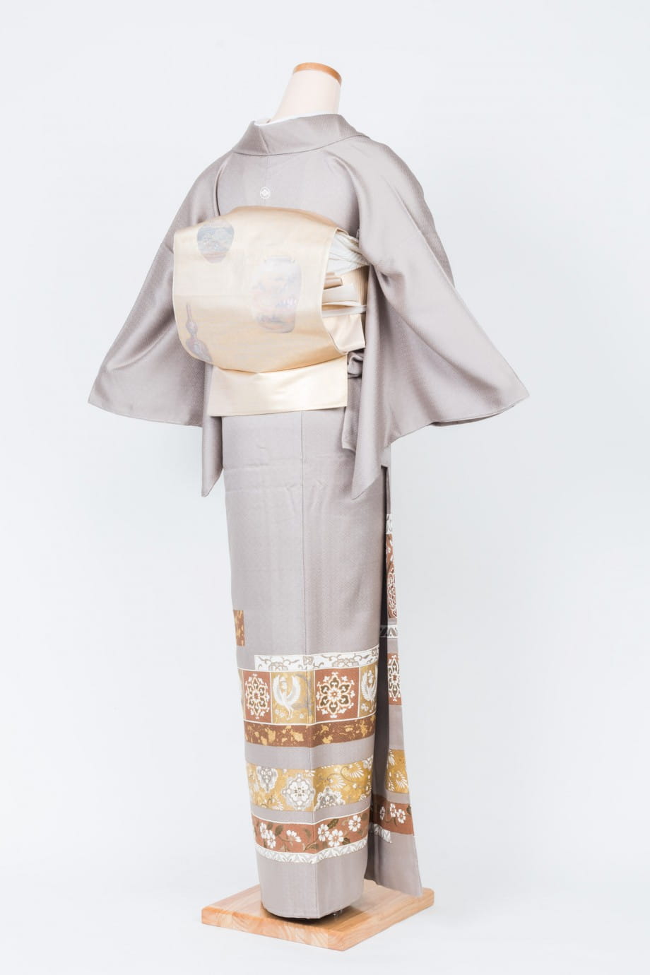 【留袖レンタル】婚礼・結納 | スイートグレー地に鳳凰や橘の一つ紋付色留袖