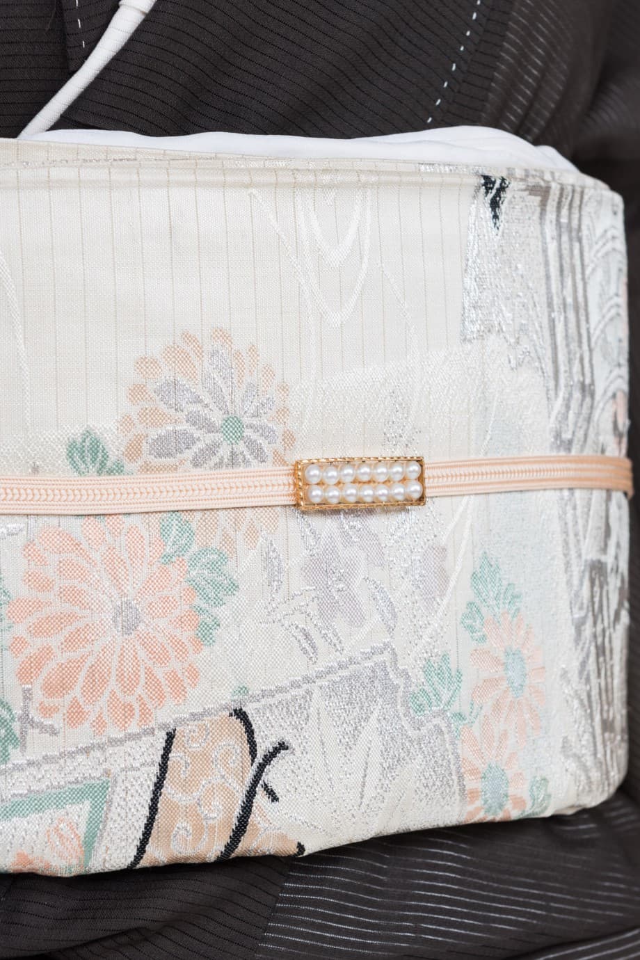 【留袖レンタル】婚礼・結納 | 横絽に波、舟、花々の夏用五つ紋付黒留袖