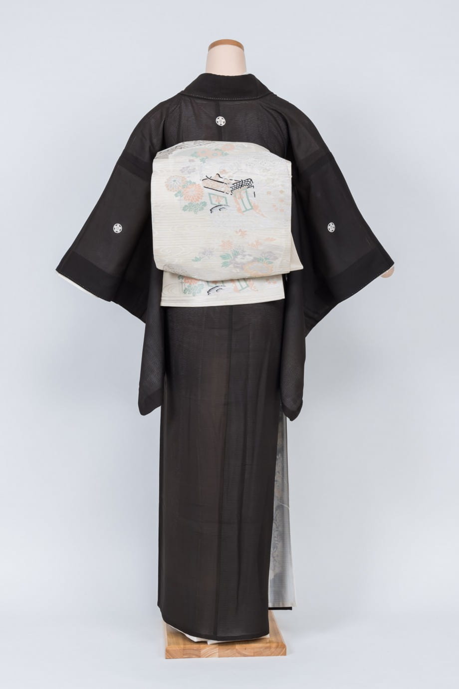 【留袖レンタル】婚礼・結納 | 横絽に波、舟、花々の夏用五つ紋付黒留袖