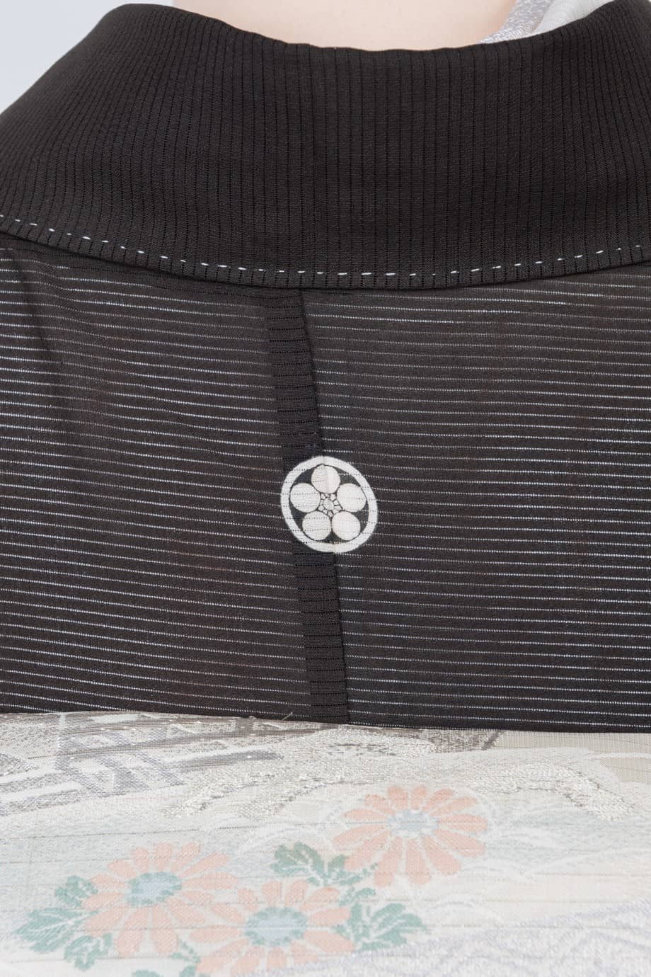 【留袖レンタル】婚礼・結納 | 横絽に波、舟、花々の夏用五つ紋付黒留袖