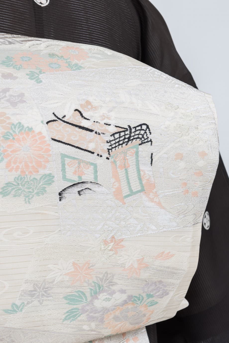 【留袖レンタル】婚礼・結納 | 横絽に波、舟、花々の夏用五つ紋付黒留袖