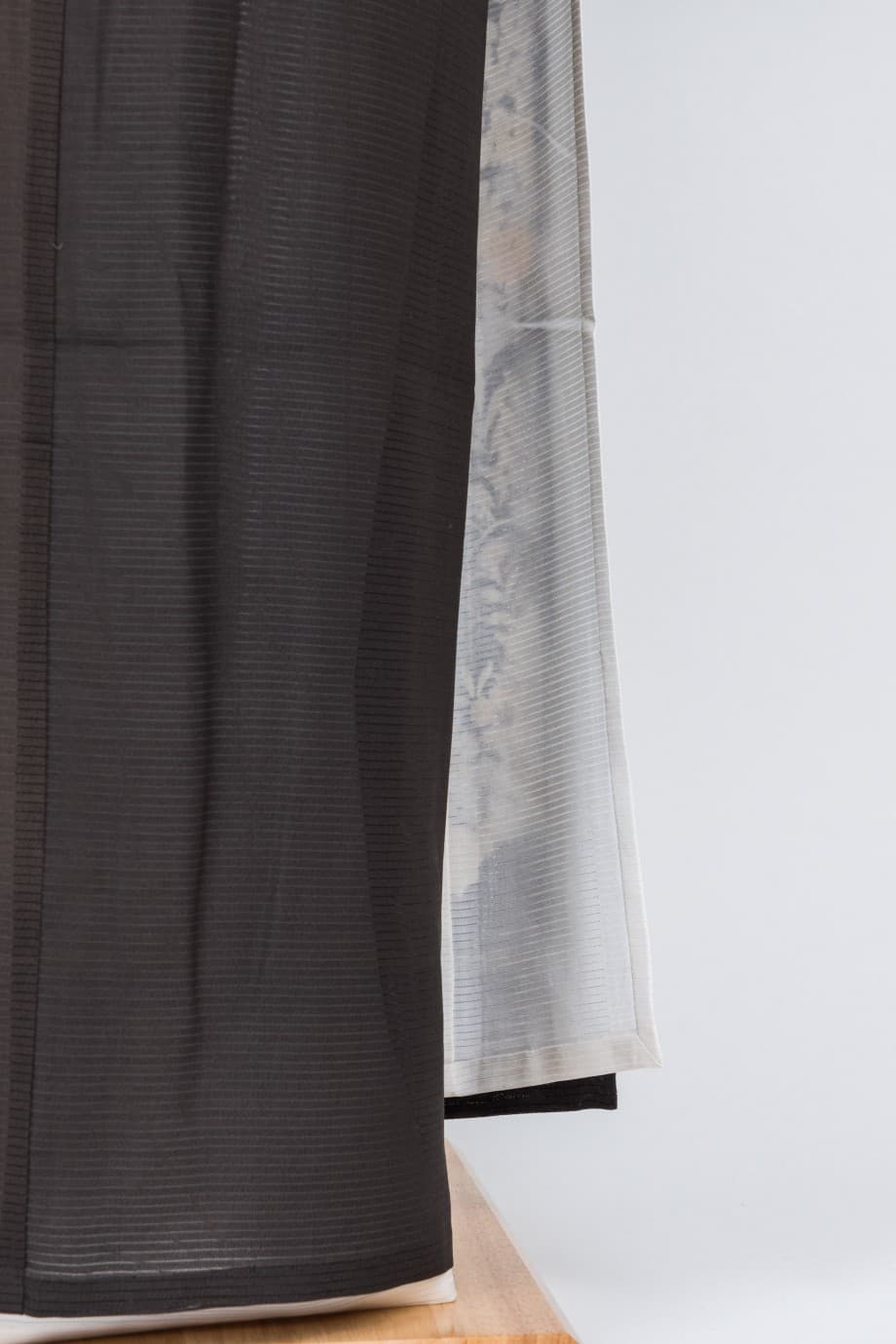 【留袖レンタル】婚礼・結納 | 横絽に波、舟、花々の夏用五つ紋付黒留袖