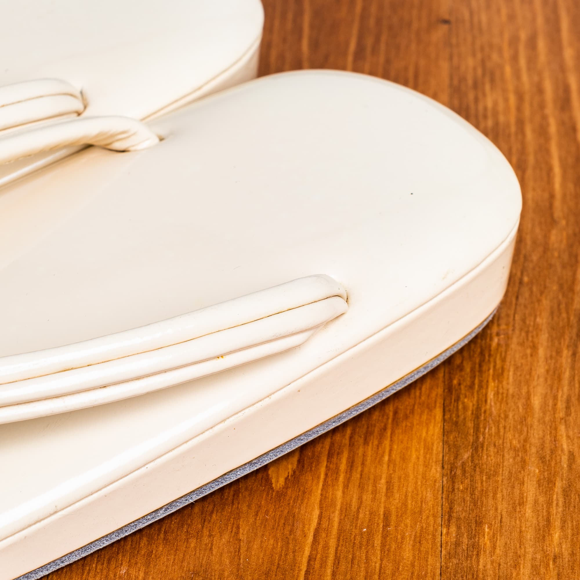 真っ白な紳士用草履