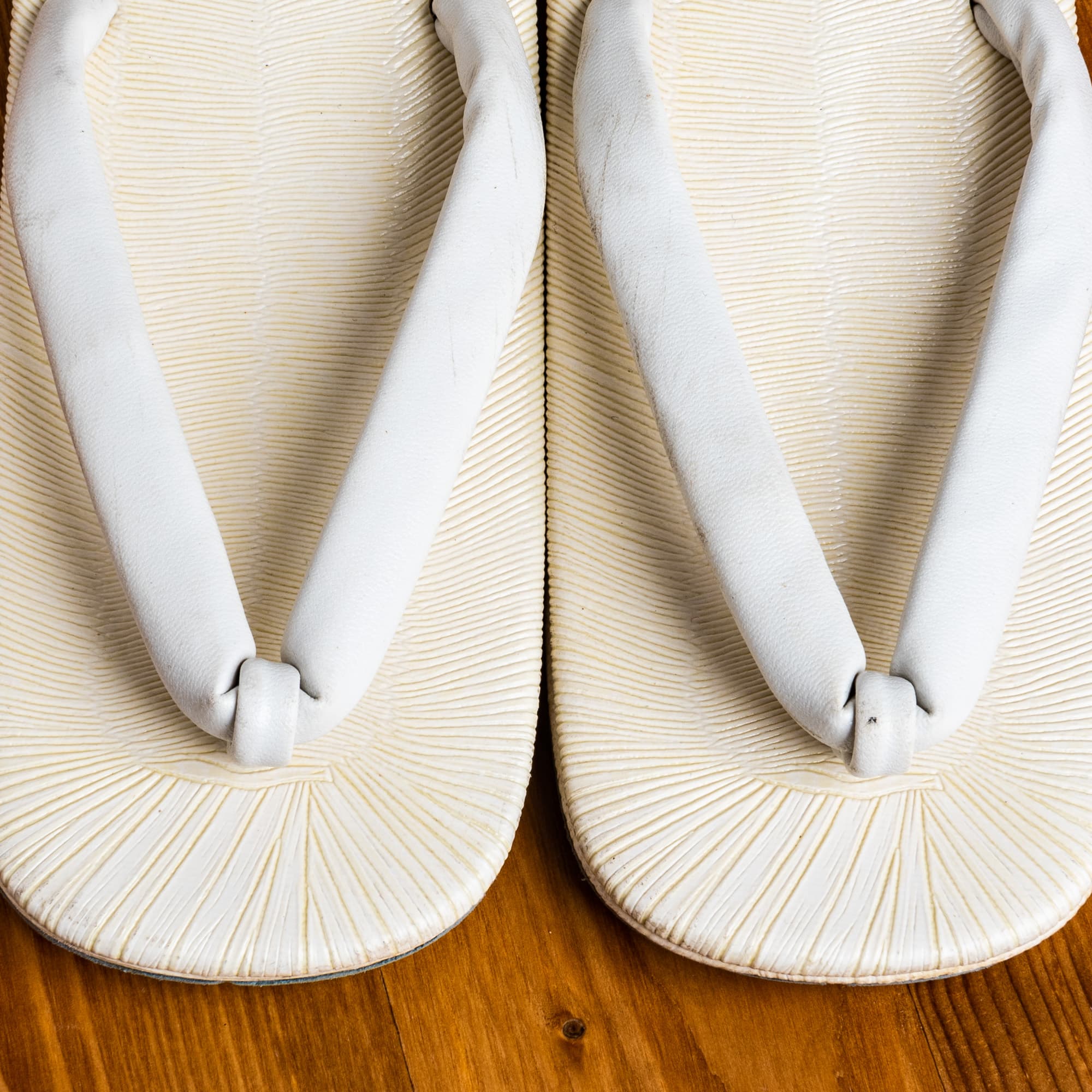 白い鼻緒の５才用草履（２１cm・厚底）
